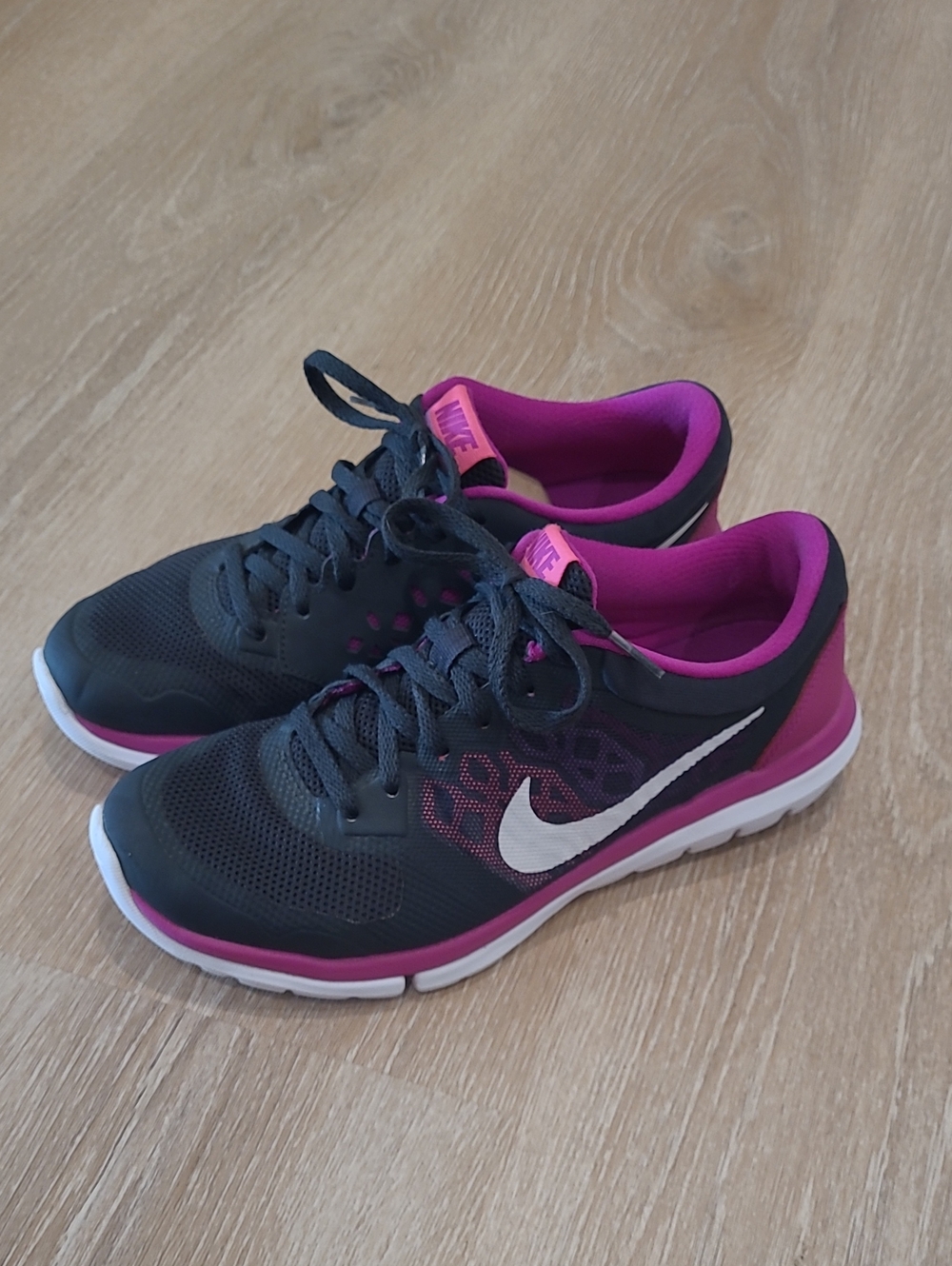 Nike Flex Women’s Black & Pink Athletic Running Sneakers